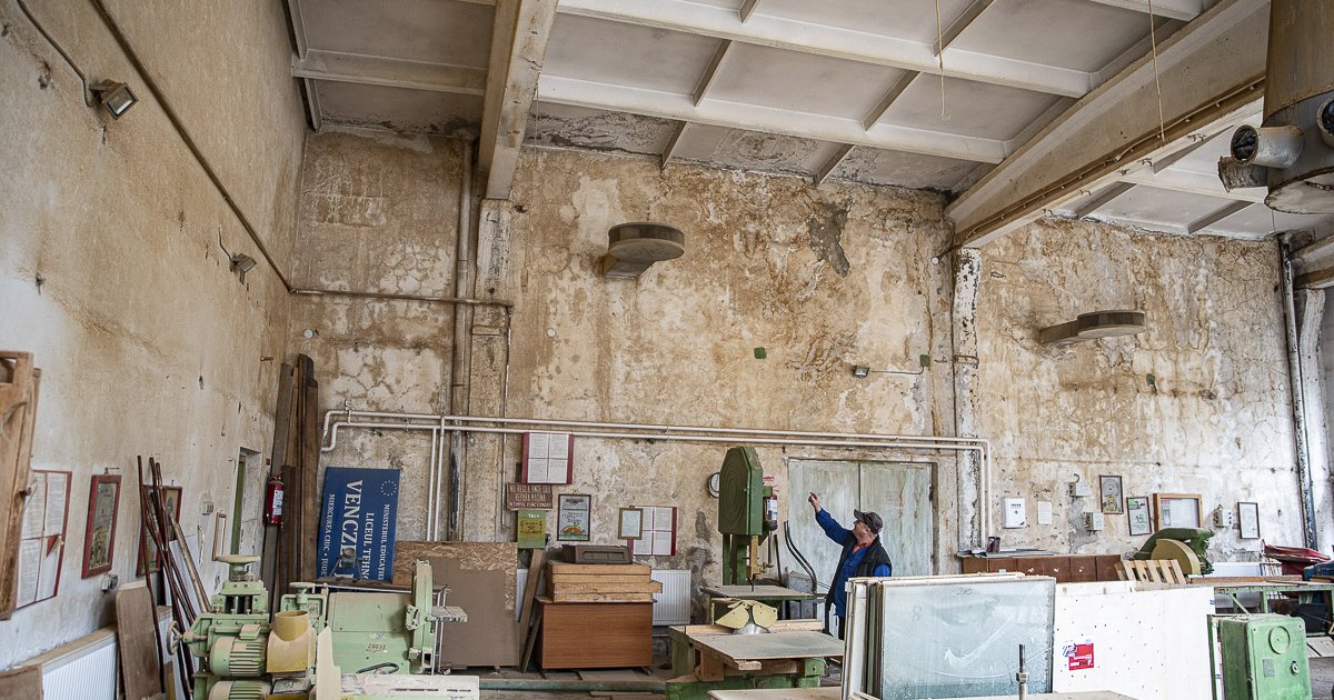 Változatlanul ázik az iskola műhelye